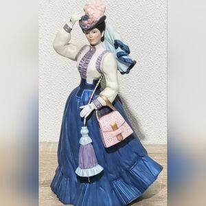 Vintage Avon Mrs Albee Award 1996 Statue